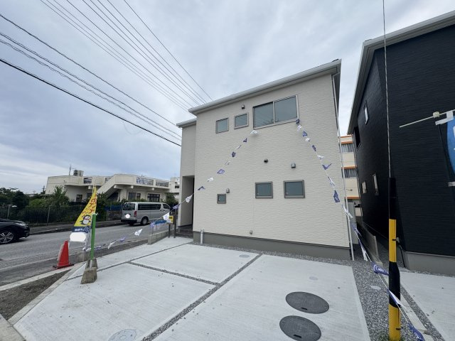 うるま市前原（全10棟）1・5棟の駐車場|1号棟　並列駐車2台完備♪