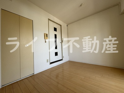 CORNICHE長瀬の洋室|個人の部屋や寝室として使える洋室です