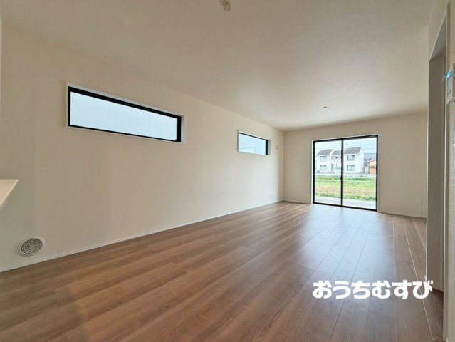 春日井市柏井町7丁目(全4棟)の居間・リビング