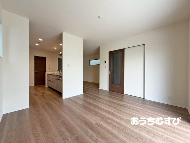 春日井市柏井町7丁目(全4棟)の居間・リビング