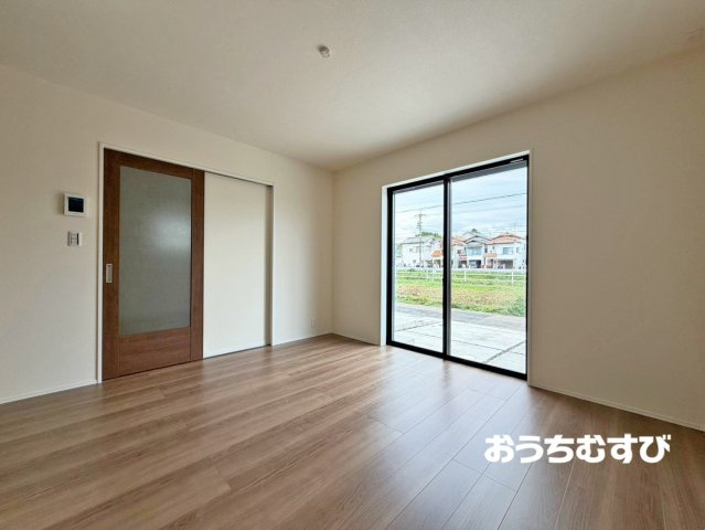 春日井市柏井町7丁目(全4棟)の居間・リビング