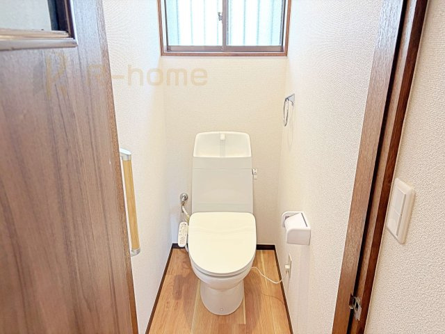 古河市新久田　中古戸建てのトイレ|2026年3月に交換済みのトイレ！
1階と2階の2か所設置で朝の忙しい時間でも安心です。