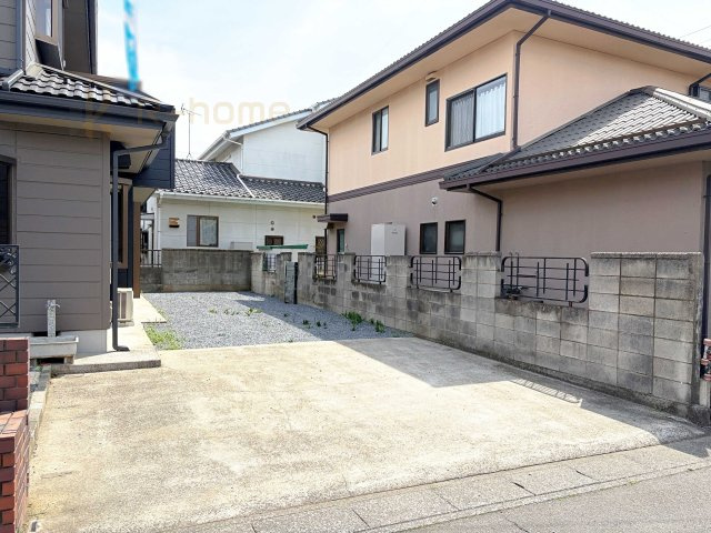 古河市新久田　中古戸建ての駐車場|カースペースは4台お停めいただけます♪