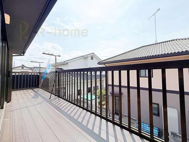 古河市新久田　中古戸建てのバルコニー|お布団やラグなどの大きな物も干しやすい広々としたバルコニー！