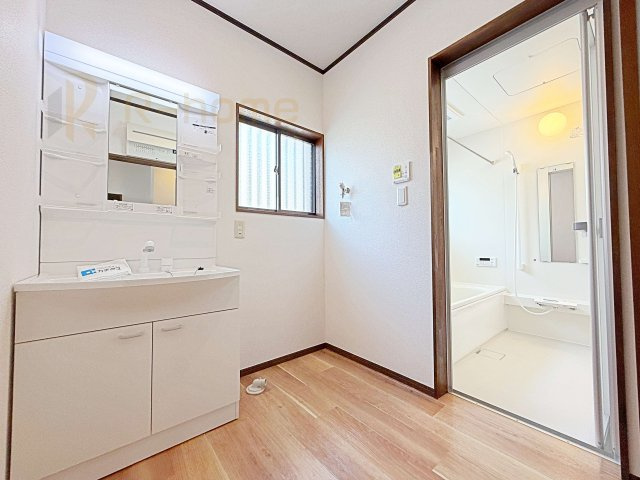 古河市新久田　中古戸建ての洗面所|白を基調とした清潔感溢れる洗面台！2026年3月に交換済み♪
