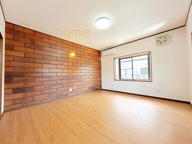 古河市新久田　中古戸建ての洋室|お洒落な雰囲気の1階独立洋室♪どんな目的でも心地よくお使い頂けるデザインです！