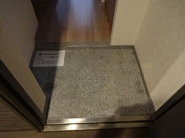 ルーブル大島の玄関