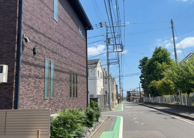 【展望】 | 桜や紅葉の名所に出かける人は多いと思いますが、家にいながら季節の移ろいを感じる生活を送りませんか？リビングや窓から見える景色が生活を彩るワンポイントに！現地から見える景色を堪能してみては如何でしょう。