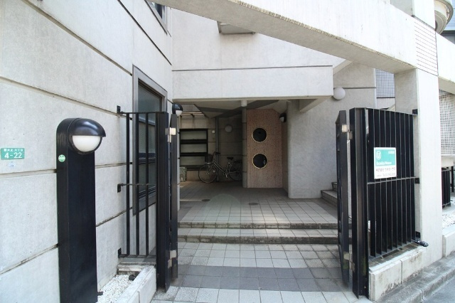 COMINOS弐番館のエントランス