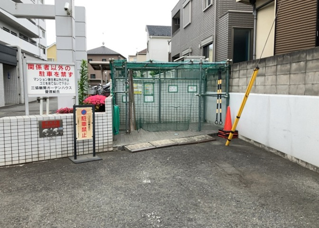 【設備】 | 三協・鶴間ガーデンハウス | 共有部分は、住民なら誰もが使える設備のこと。例えば駐車場やエレベーター、インターネット設備、セキュリティ設備などがあります。他にも、マンションの廊下・外部階段やエントランス・ゴミ置き場などがあります。
