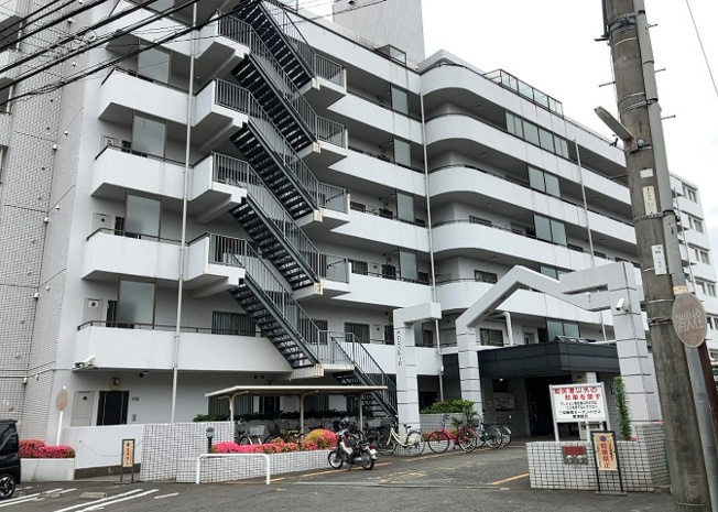 【現況写真】 | 三協・鶴間ガーデンハウス | 景色重視でお家選ぶをするとスーパーが遠い！学校が遠い！など生活をするうえで利便性で困ることもあります。まず一度現地を見学する際に、周辺の施設などがあるかを確認し、暮らし始めた後のことを想像しましょう。