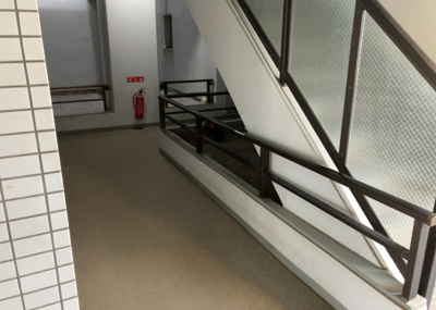 【内装】 | 三協・鶴間ガーデンハウス | 共用部分は、一棟の建物に住む区分所有者全員が共同で所有するとし、共用部分の管理、補修などは、区分所有者で形成される管理組合が行います。個人の判断で勝手に変更することはできませんので覚えておきましょう。