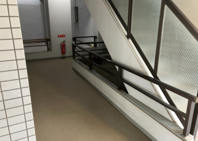 【内装】 | 三協・鶴間ガーデンハウス | 共用部分は、一棟の建物に住む区分所有者全員が共同で所有するとし、共用部分の管理、補修などは、区分所有者で形成される管理組合が行います。個人の判断で勝手に変更することはできませんので覚えておきましょう。