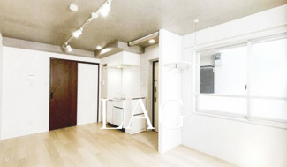 【居間・リビング】 | エンシス　ウエノサクラギ | 洋室のお部屋です。