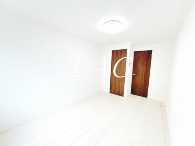 【居間・リビング】 | リバープレイス梅島 | 洋室のお部屋です。