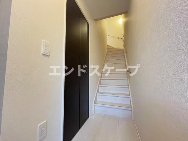 仮）高崎市上小鳥町Ｎ様アパート新築工事の内装|階段（イメージ）
高崎、前橋のお部屋探しはエンドスケープまで！お客様の理想お聞かせ下さい♪