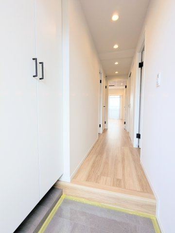 モンテベルデ西大島の玄関|～収納付き玄関写真～