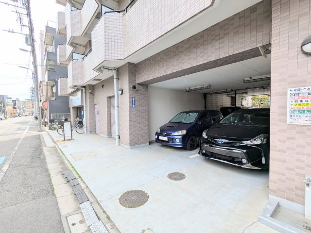 モンテベルデ西大島の駐車場|～敷地内駐車場 写真～
