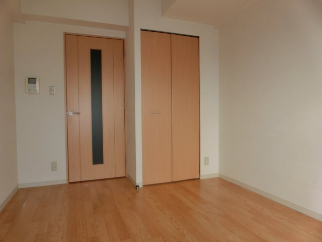 ウィンヒルズ難波西の洋室