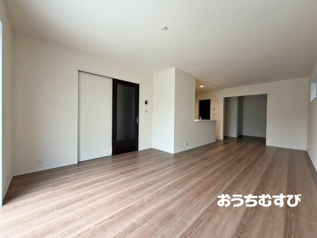 春日井市柏井町7丁目(全4棟)の居間・リビング