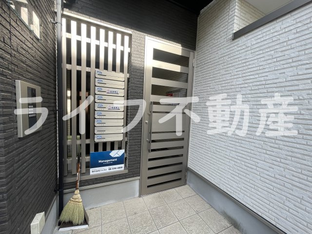 F asecia 近大前のエントランス|落ち着いたエントランスです