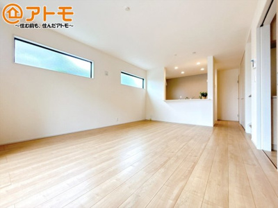 【居間・リビング】 | 沼津市小林台　新築一戸建て　全1棟 | 家族団らんのイメージは、リビングを思い浮かべませんか？リビングこそ広々とした空間が良いですね♪