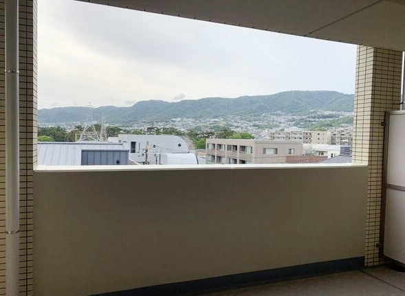 名次町ロジュマンのバルコニー