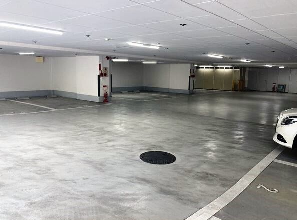 名次町ロジュマンの駐車場