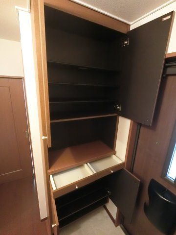 ロイヤルクレッセント西登戸の収納