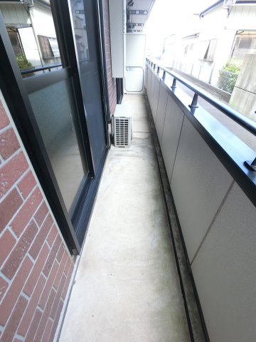 ロイヤルクレッセント西登戸のバルコニー