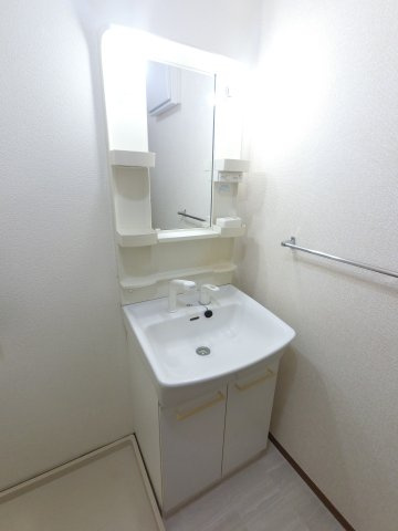 ロイヤルクレッセント西登戸の独立洗面台