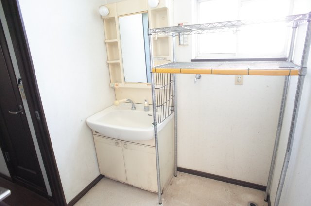 比企郡小川町東小川中古戸建の独立洗面台