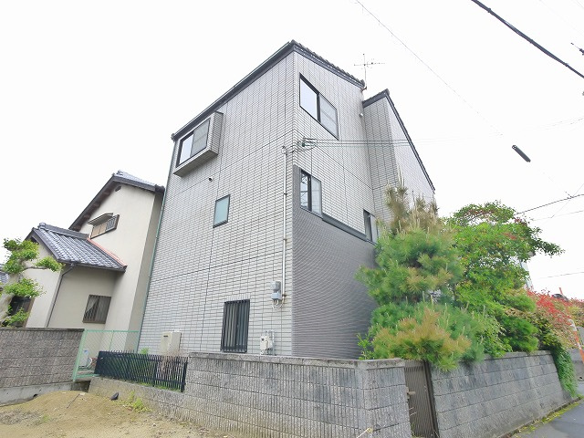 小阪戸建の外観|外観もきれいです