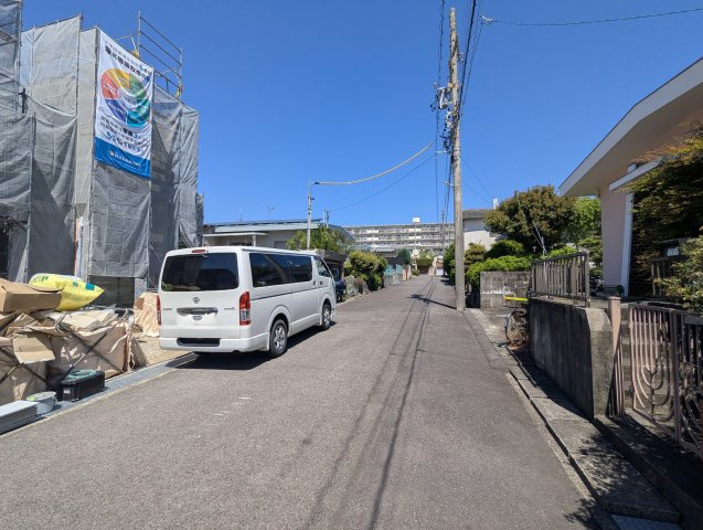 ハートフルタウン　春日井市高森台七丁目1番　全2棟の前面道路含む現地写真