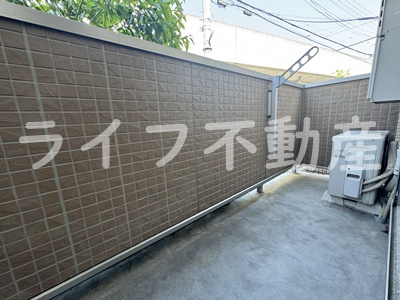 サニーコート俊徳のバルコニー|暖かな日差しのふりそそぐバルコニー