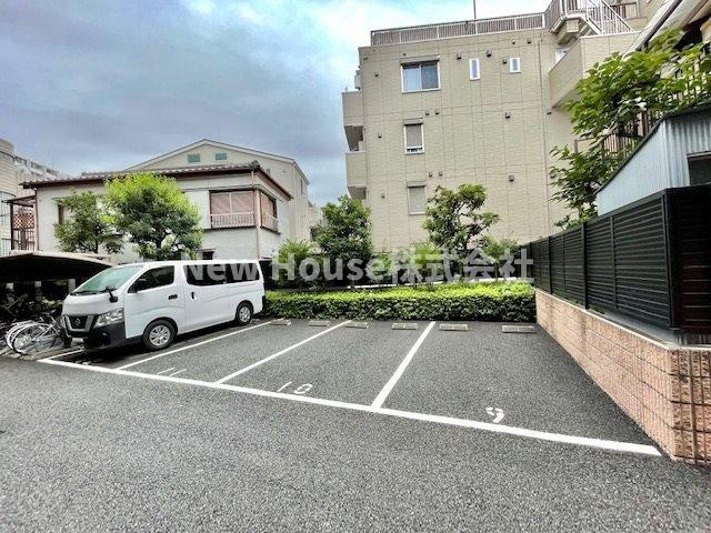 レジディア池袋の駐車場