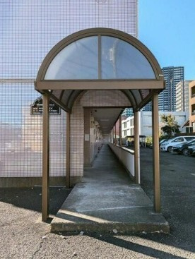 相模原市南区上鶴間本町４丁目の賃貸マンションのエントランス