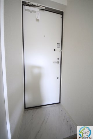 ノイシュヴァン朝霧山手の玄関