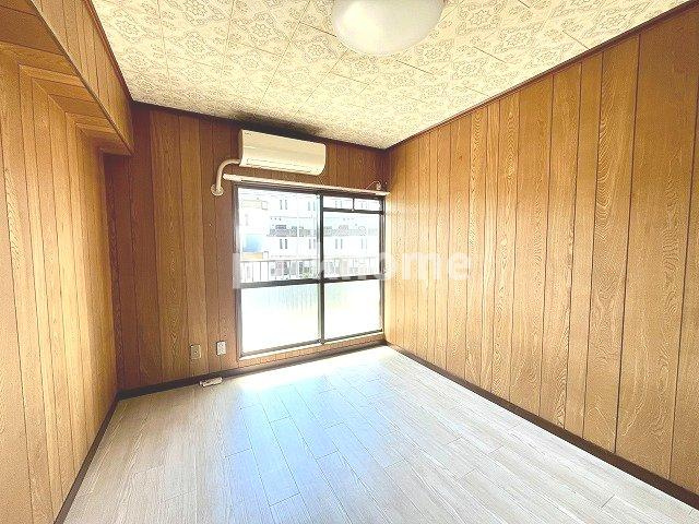 瀬戸ハイツの洋室