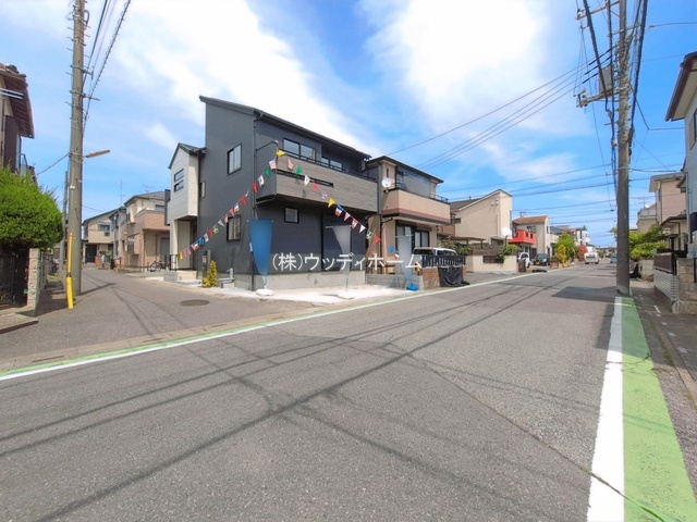 春日部市備後西2丁目3期　新築一戸建ての前面道路含む現地写真