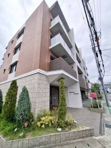 Xpavela甲東園の外観