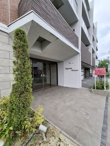 Xpavela甲東園のエントランス