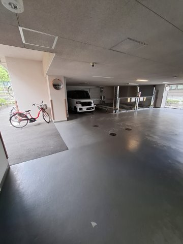 Xpavela甲東園の駐車場