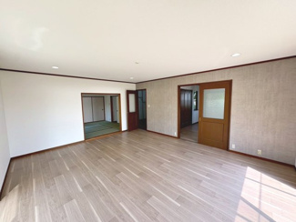 【居間・リビング】 | 庭代台４丁　中古一戸建