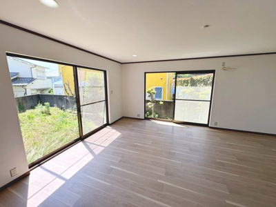 【居間・リビング】 | 庭代台４丁　中古一戸建