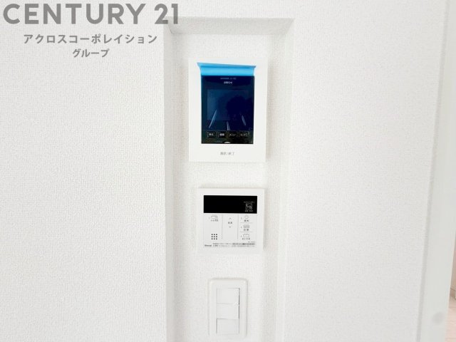 訪問者が来たときにテレビ画面で確認できるため、安心してドアを開けられます。録画機能があるものもあり、留守中に来訪者を記録しておくことができます。利便性が高く、セキュリティ面でも安心です。