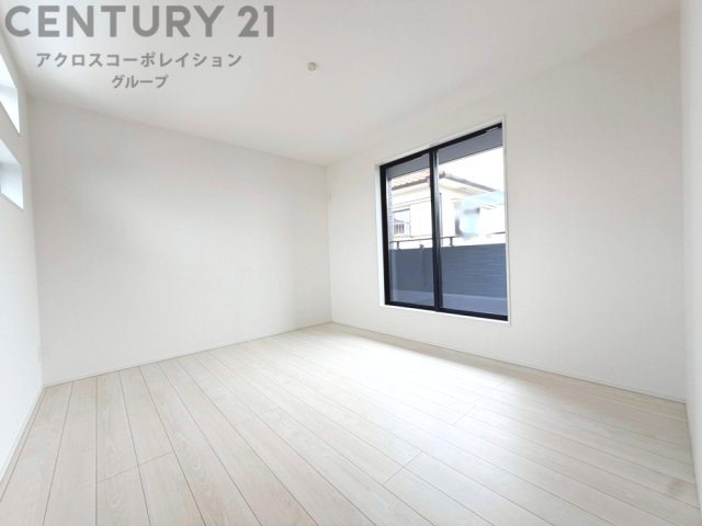 子供部屋…創造性や成長を促す遊びの空間を提供。学習や趣味に集中できる環境を整えます。個別のプライベートスペースは自己表現と自立心を育み、心地よい睡眠環境を整えリラックスできる場所を提供。