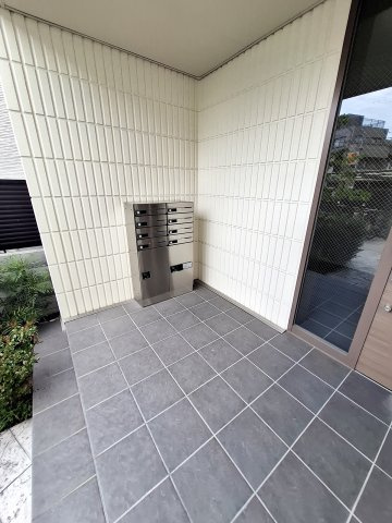 クレールキューブ甲子園口のエントランス