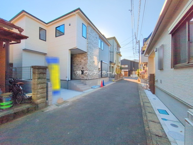 越谷市登戸町15期　新築一戸建ての前面道路含む現地写真