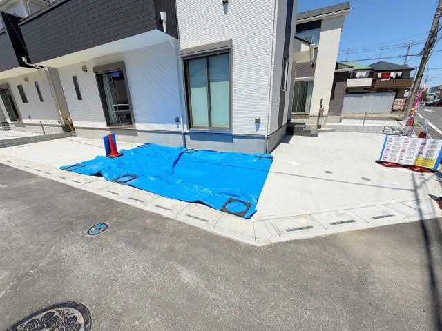 三郷市戸ケ崎5丁目　新築戸建　全10棟　G号棟の駐車場|家族の車＋来客用にも便利な3台駐車可能